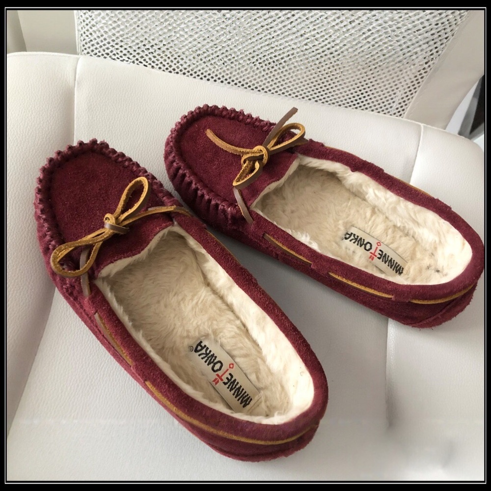 Minnetonka Women's Burgundy Red Suede Faux-Fur Moccasin Slippers House Shoes 6